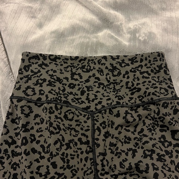 Athleta Salutation leggings - Picture 6 of 8